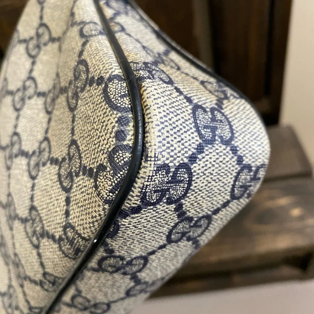 Vintage Gucci cosmetic clutch bag - Picture 3 of 11